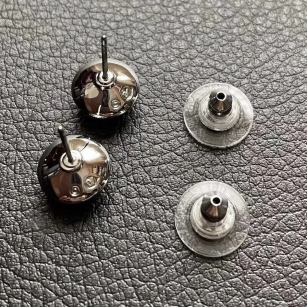 Authentic Swarovski Angelic Purple ( Violet ) Stud Earrings, 5501280.RARE.BNIB. - Picture 4 of 7